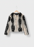 Contrast Faux Fur Coat – Wide-Waisted High Street Jacket